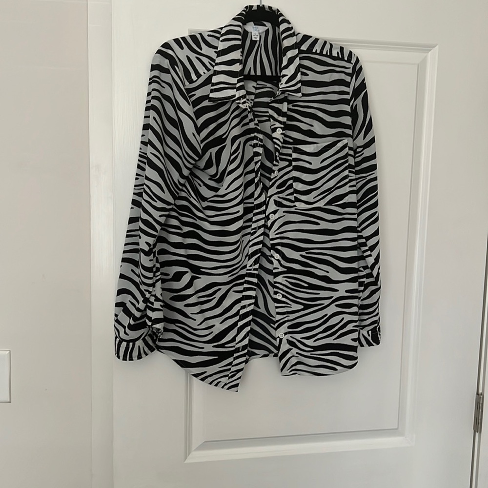 Time And Tru Womens Blouse Black White Zebra Print Long Sleeve Pocket - Picture 2 of 4